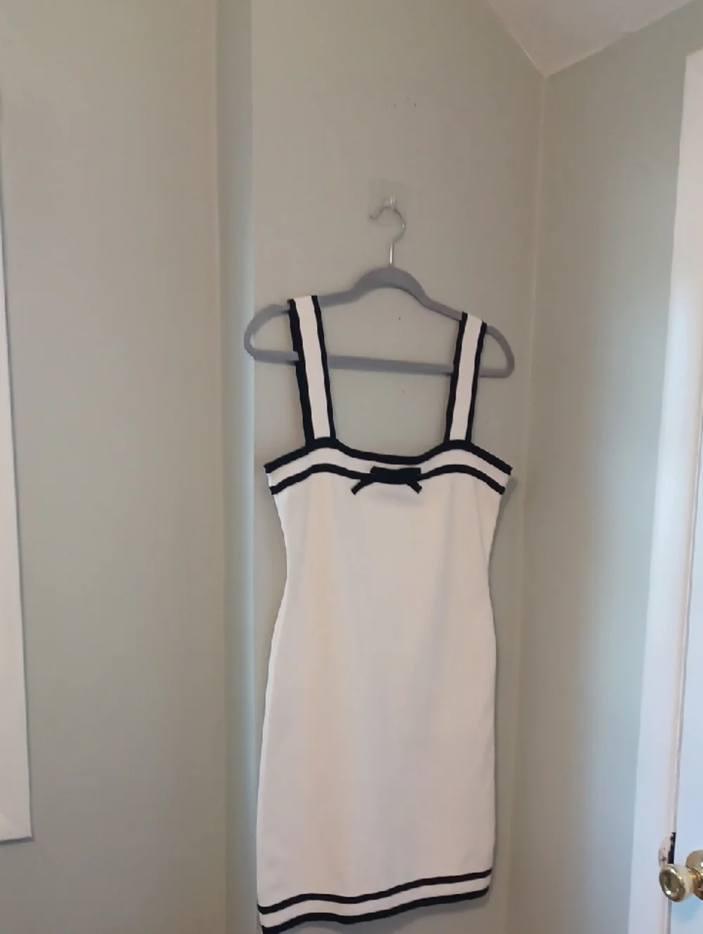 Endless Rose Sz L, fitted, Knitn Bodycon, White Dress with Black Trim Accents_5